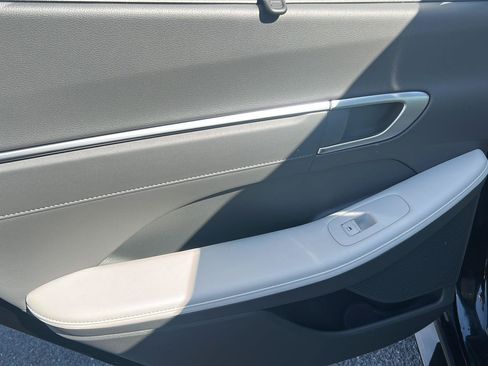 Certified 2025 Hyundai Sonata Limited FWD image 15