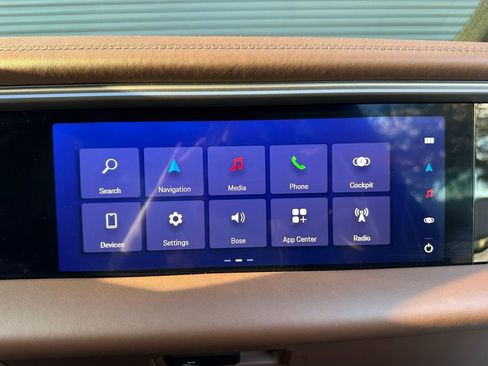 Certified 2025 Porsche Macan Electric image 39