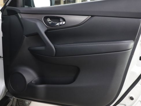 Used 2014 Nissan Rogue SV image 9