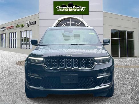 Used 2023 Jeep Grand Cherokee Summit AWD/4WD image 2