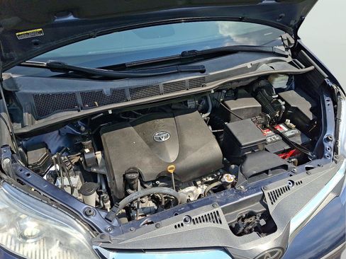 Used 2020 Toyota Sienna XLE Premium w/ Carpet Mat Package FWD image 25