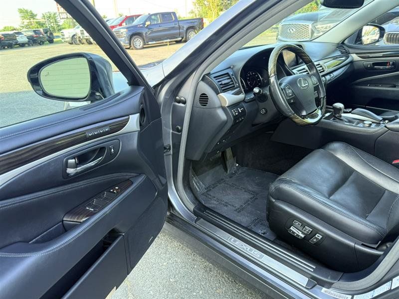 Used 2015 Lexus LS 460 AWD w/ Comfort Package image 25