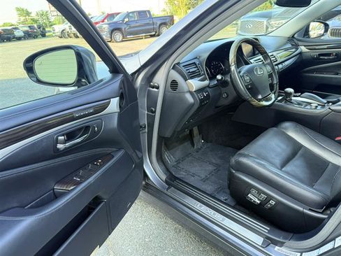 Used 2015 Lexus LS 460 AWD w/ Comfort Package image 25