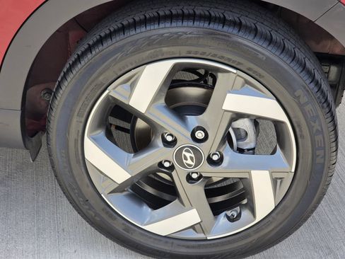Certified 2024 Hyundai Venue Limited FWD image 10