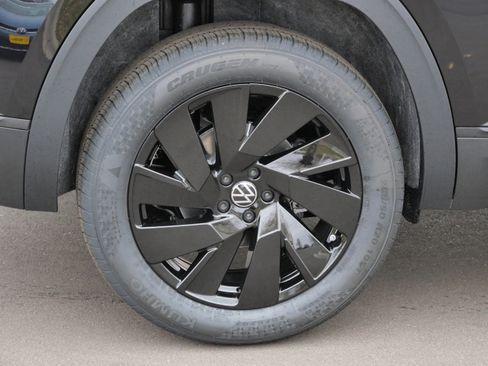 New 2026 Volkswagen Atlas Cross Sport SE image 5