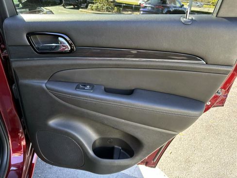 Used 2019 Jeep Grand Cherokee Overland image 16