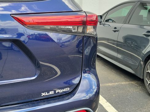 Certified 2021 Toyota Highlander XLE AWD/4WD image 8