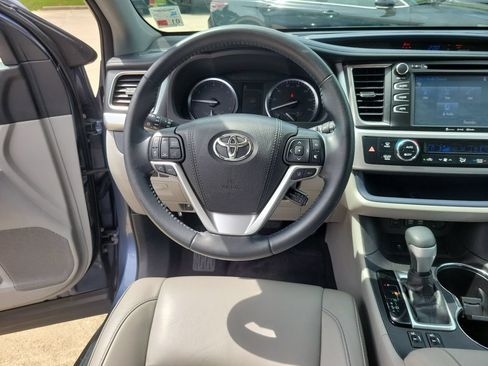 Used 2018 Toyota Highlander XLE FWD image 17