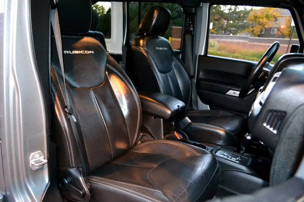 Used 2015 Jeep Wrangler Unlimited Rubicon w/ Dual Top Group AWD/4WD image 27