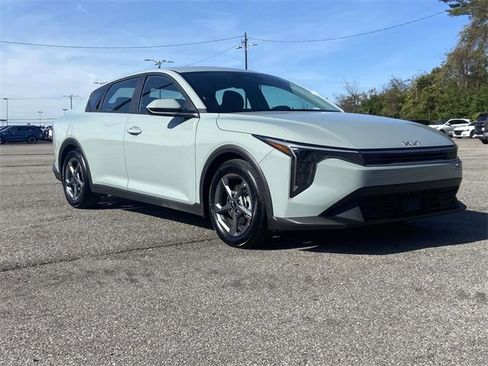 Used 2025 Kia K4 LXS image 2
