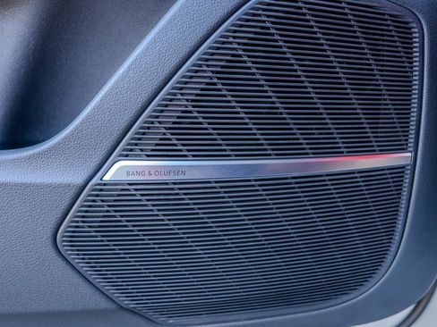 Used 2023 Audi Q8 Premium Plus image 16