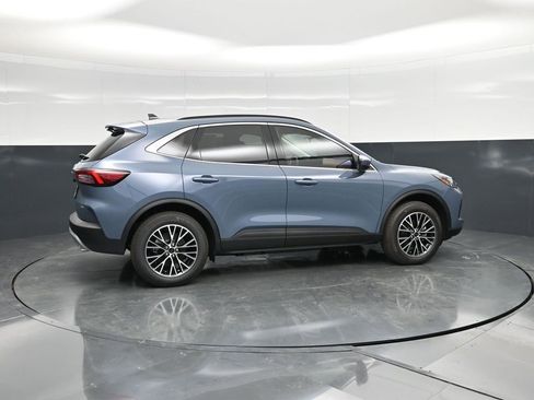 New 2026 Ford Escape SE image 2