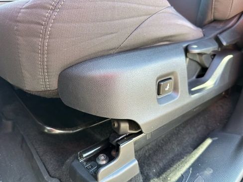 Certified 2025 Toyota Tacoma SR5 AWD/4WD image 25