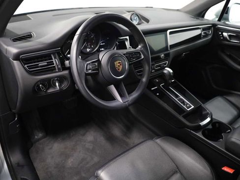 Certified 2023 Porsche Macan image 4