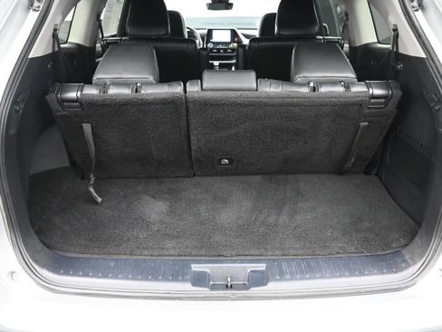 Used 2023 Toyota Highlander XLE AWD/4WD image 12