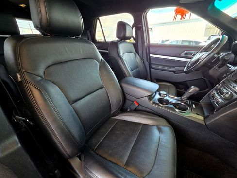 Used 2016 Ford Explorer XLT w/ Equipment Group 202A AWD/4WD image 58