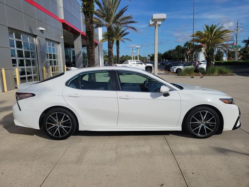 Used 2023 Toyota Camry SE AWD/4WD image 7