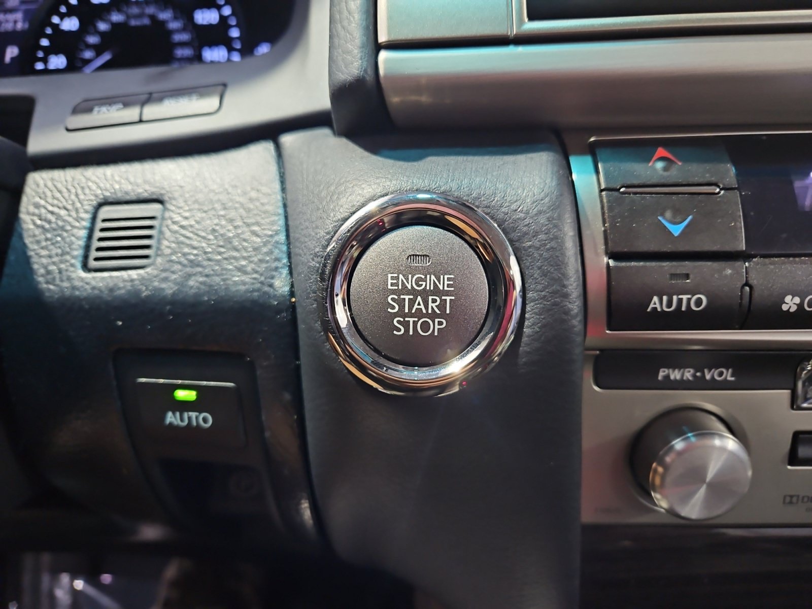 Used 2014 Lexus LS 460 w/ Comfort Package RWD image 24