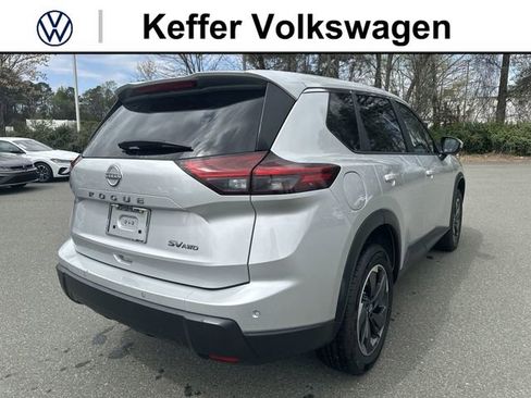 Used 2024 Nissan Rogue SV AWD/4WD image 5