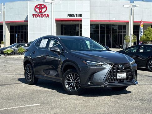 Used 2025 Lexus NX 250 FWD image 1