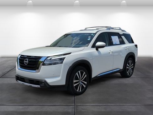 Used 2023 Nissan Pathfinder Platinum AWD/4WD image 4