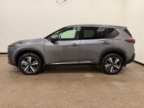 Used 2023 Nissan Rogue SL w/ SL Premium Package image 2