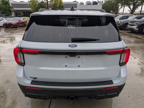 Certified 2026 Ford Explorer ST-Line w/ ST-Line Street Pack RWD image 5