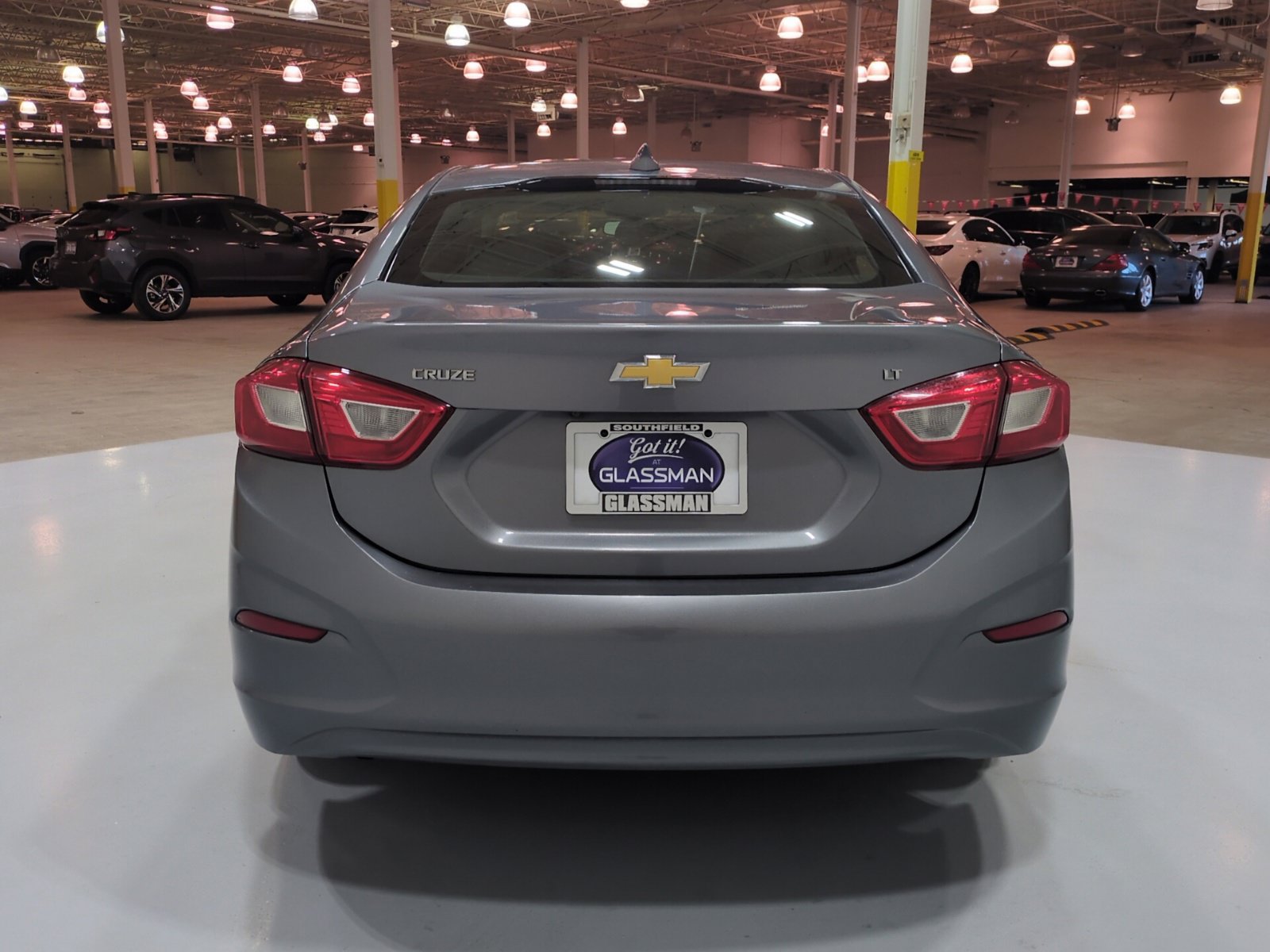 Used 2018 Chevrolet Cruze LT w/ Convenience Package FWD image 4