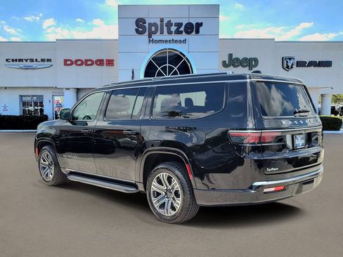 Used 2024 Jeep Wagoneer L Series II w/ Flexible Seating Group AWD/4WD image 3