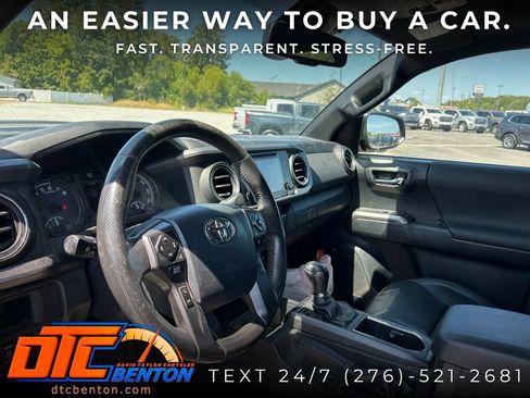 Used 2018 Toyota Tacoma TRD Sport AWD/4WD image 7