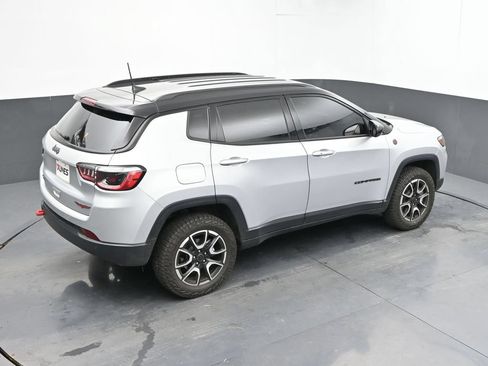 Used 2025 Jeep Compass Trailhawk AWD/4WD image 28