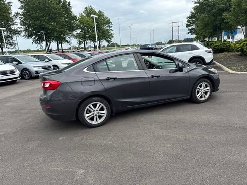 Used 2017 Chevrolet Cruze LT w/ Convenience Package FWD image 10