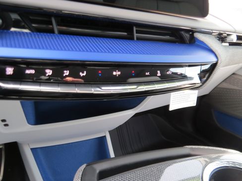 New 2026 Cadillac Optiq Luxury 2 image 18