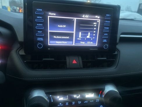 Used 2022 Toyota RAV4 LE image 11