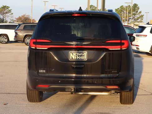 New 2026 Chrysler Pacifica Limited w/ S Appearance Package image 6