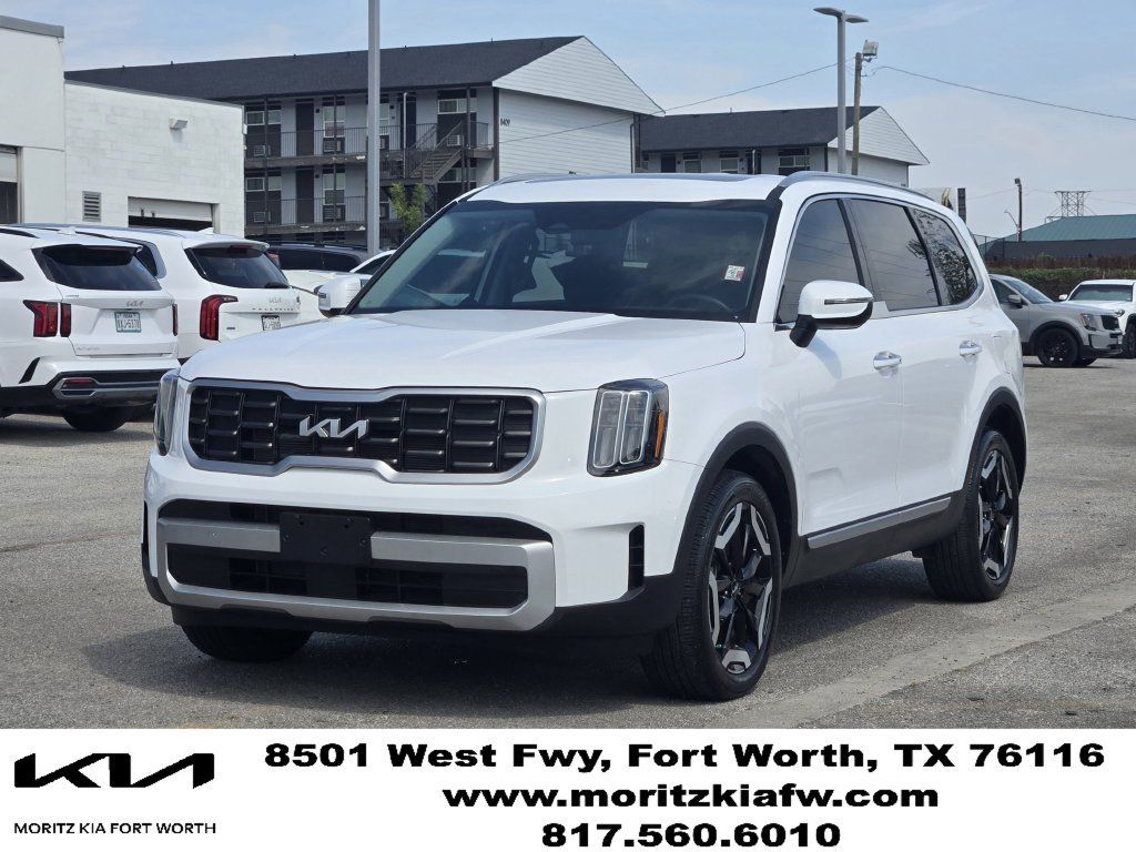 Certified 2025 Kia Telluride EX w/ EX Captain's Chair Package FWD image 3