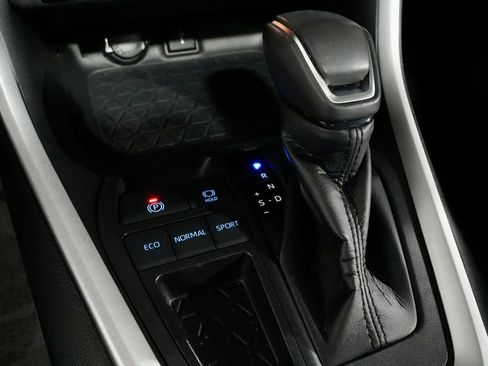 Used 2022 Toyota RAV4 XLE Premium image 23