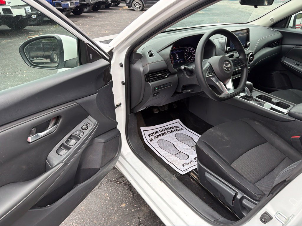 Used 2025 Nissan Sentra SV FWD image 12