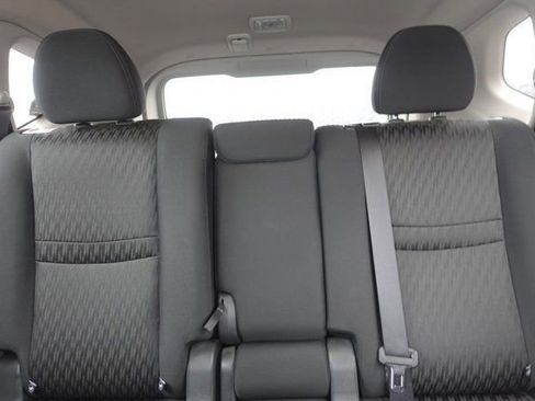 Used 2017 Nissan Rogue S image 16