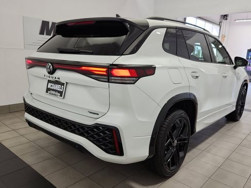 New 2025 Volkswagen Tiguan SE R-Line image 4