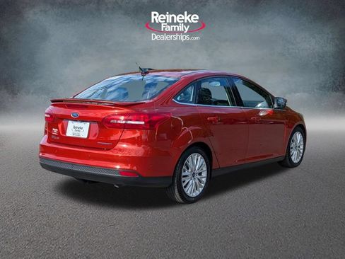 Used 2018 Ford Focus Titanium w/ Titanium Technology Package FWD image 5
