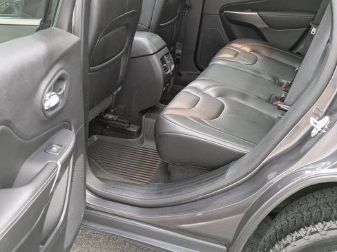 Used 2021 Jeep Cherokee Limited image 24