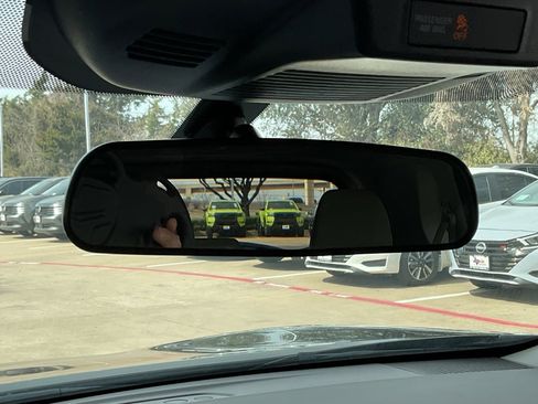 Used 2025 Nissan Rogue SV image 27