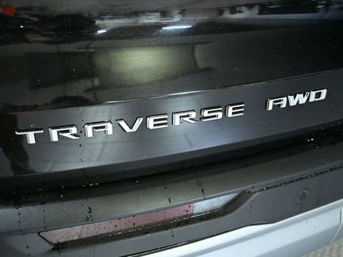 Used 2025 Chevrolet Traverse LT w/ Sun and Wheel Package image 12