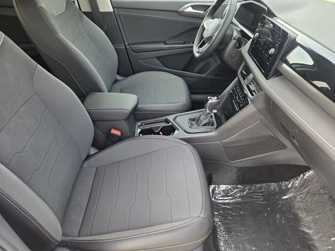 New 2026 Volkswagen Taos SE FWD image 13