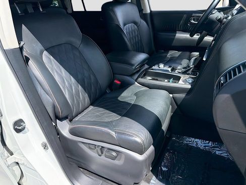 Used 2022 Nissan Armada Platinum w/ Captain's Chairs Package RWD image 17