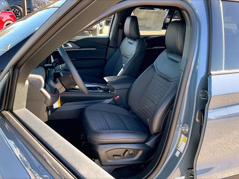 New 2026 Ford Explorer ST-Line w/ ST-Line Street Pack image 9