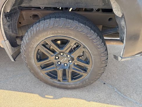 Used 2023 Chevrolet Silverado 1500 RST w/ Z71 Off-Road Package image 11