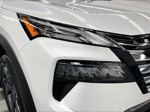 New 2025 Nissan Rogue SV image 14