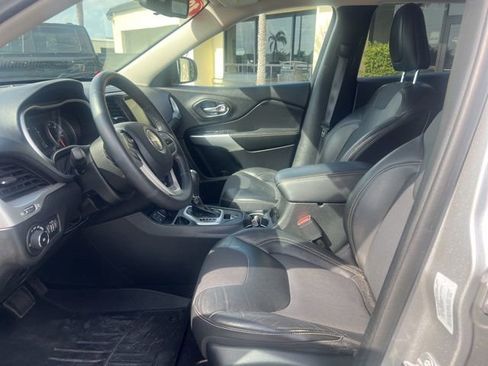Used 2018 Jeep Cherokee Latitude Plus FWD image 9